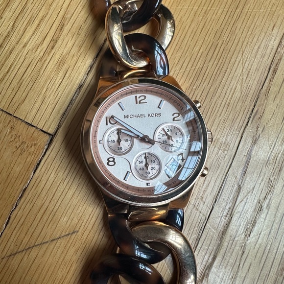 Michael Kors Two Tone Chain Link watch - Picture 4 of 5